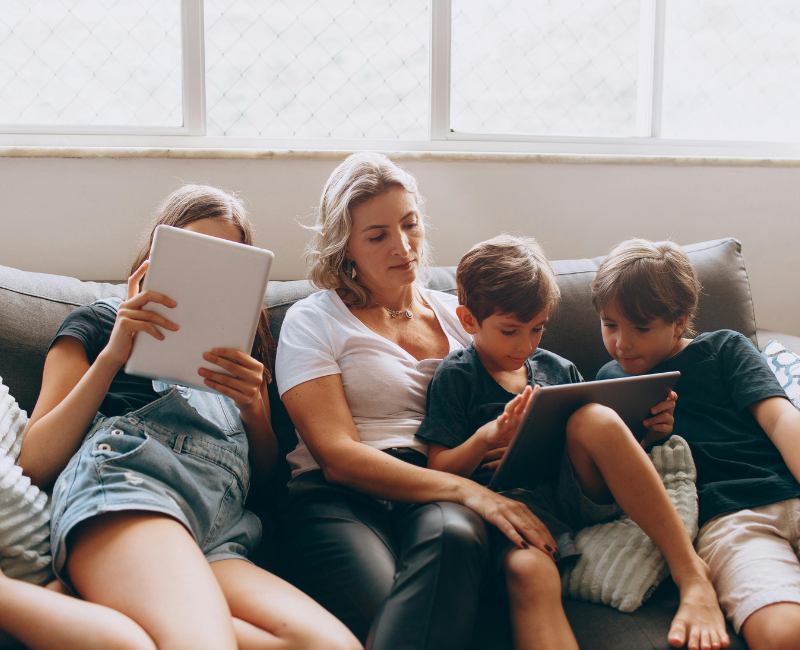 Día Internacional de la Mujer: La FEFN reclama apoyo a las madres de familia numerosa para que tener más hijos deje de penalizar social y laboralmente