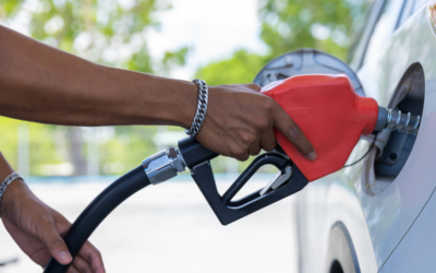 Rebaja del IVA y otras medidas para contener el precio de la energía, que las familias notan ya en el coche y la cesta de la compra